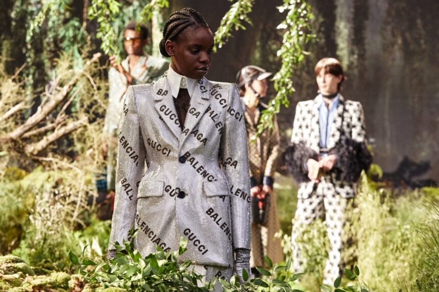 Gucci + Balenciaga: сбруя в перьях марабу