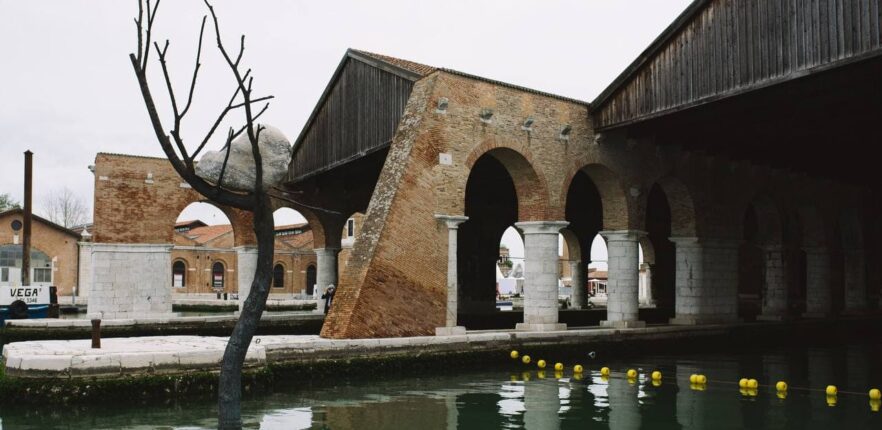 Гид по главным арт-объектам Венецианской архитектурной биеннале–2021