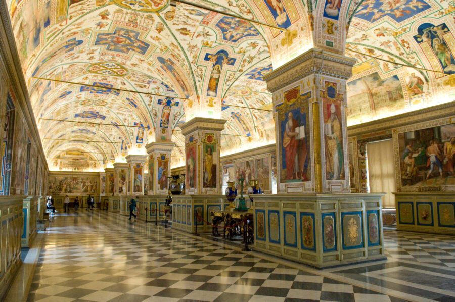 Ватикан открыл новую галерею современного искусства в Апостольской библиотеке