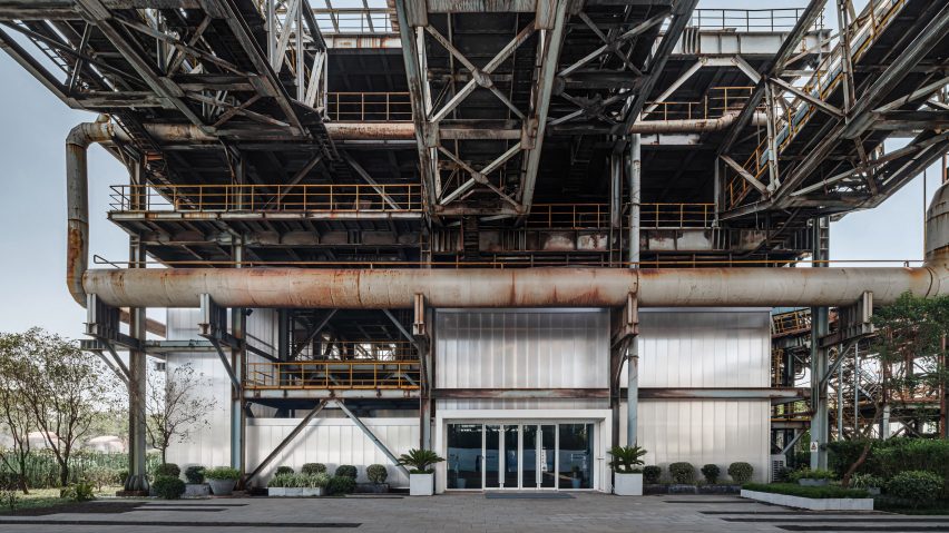 В Китае завод по производству стали превратили в арт-центр