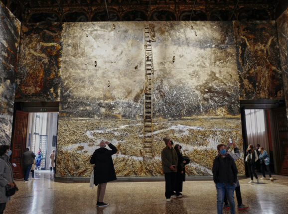 Фоторепортаж: «Ансельм Кифер. “Эти сочинения, когда их сожгут, наконец-то, прольют свет” (Андреа Эмо)» в венецианском Дворце Дожей
