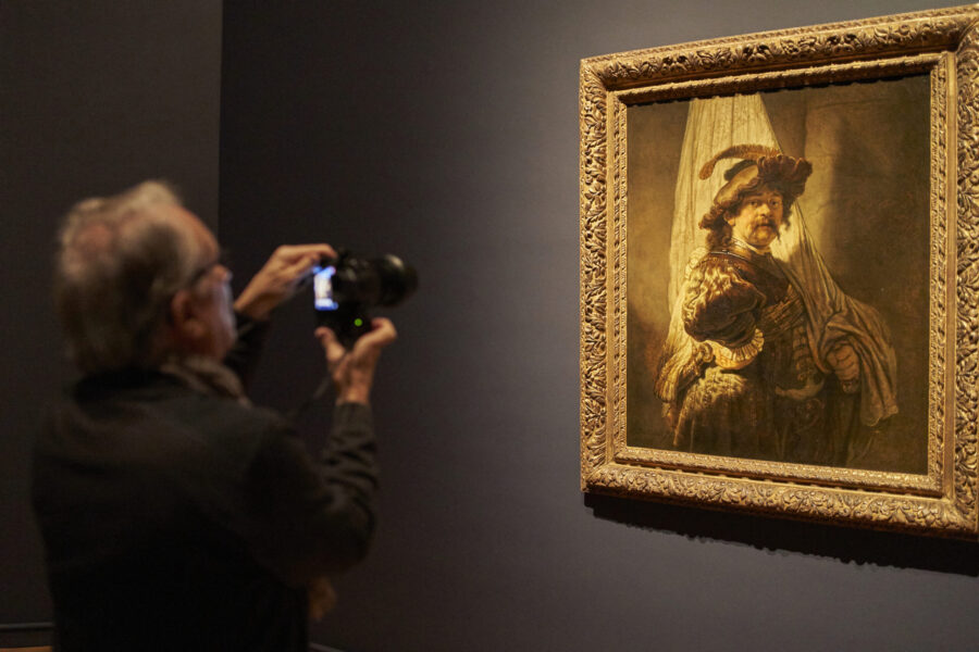 «Знаменосец» Рембрандта дебютировал в Рейксмузеуме