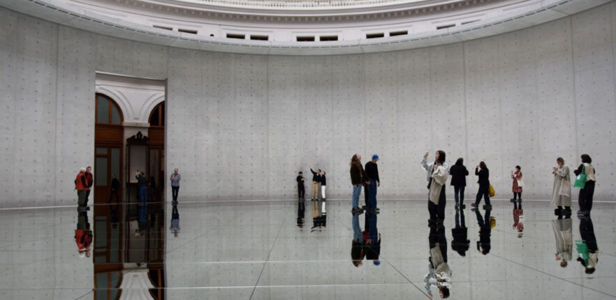 Кимсуджа трансформировала пространство ротонды парижского музея Франсуа Пино