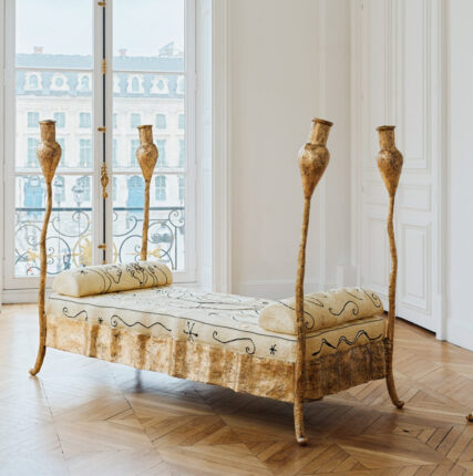 Schiaparelli представил коллекцию сюрреалистической мебели